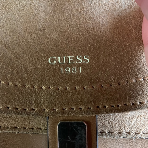 Guess saddle bag crossbody purse - Picture 2 of 7